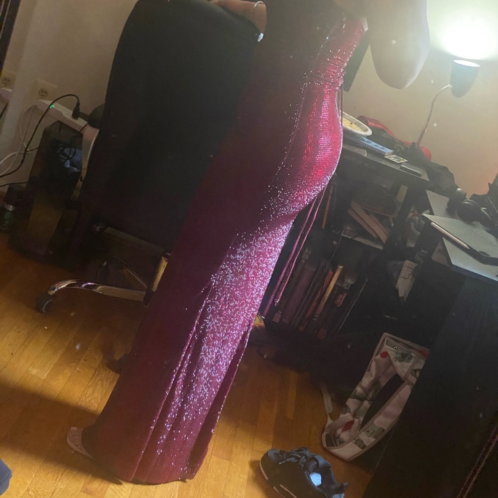 Elegant Burgundy Strapless Dress - Picture 5 of 7